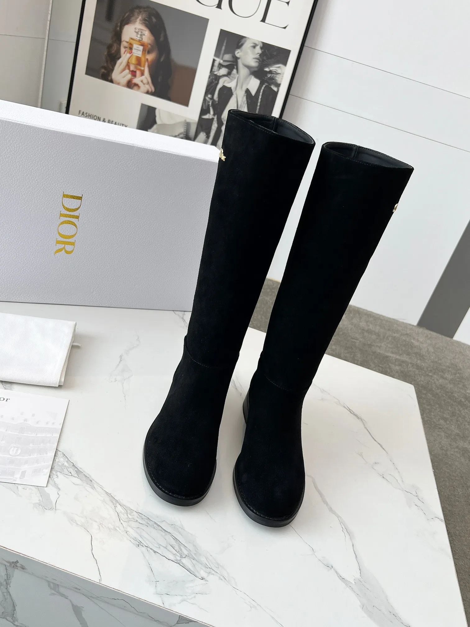 👟👟Ex-factory price 820👟👟 Dior 2025ss retro British style brogue new knight boots 👢👢 萱-shaped versatile thin feet yyds. The shape is three-dimensional and full, handsome and comfortable on the feet. A very retro style, full of aura single product, very novel design style, perfect details, cool and trendy 💯 trendy outsole, Inner lining: beef ribs Size: 35-40 (customized size 40-41)
